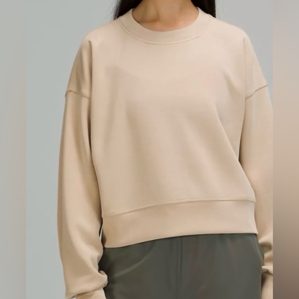 Lululemon Softstreme Perfectly
Oversized Cropped Crew sweatshirt